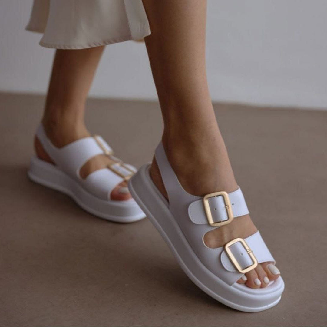 صندل حريمي 👡، تتميز بتصميمها العصري ذو النعل السميك الطبي