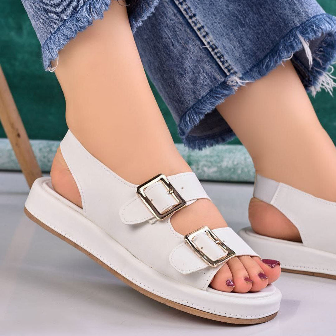 صندل حريمي  👡، تتميز بتصميمها العصري ذو النعل السميك الطبي