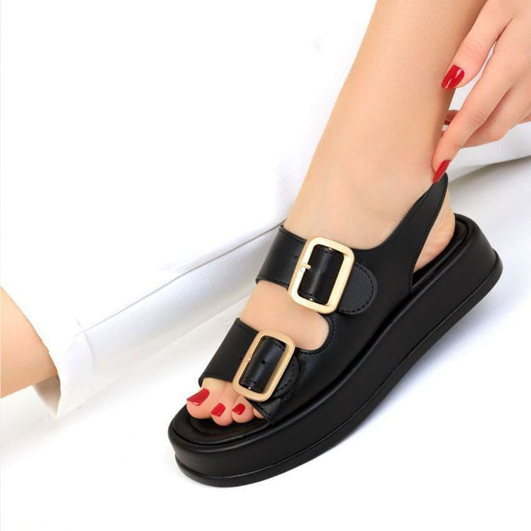 صندل حريمي  👡، تتميز بتصميمها العصري ذو النعل السميك الطبي
