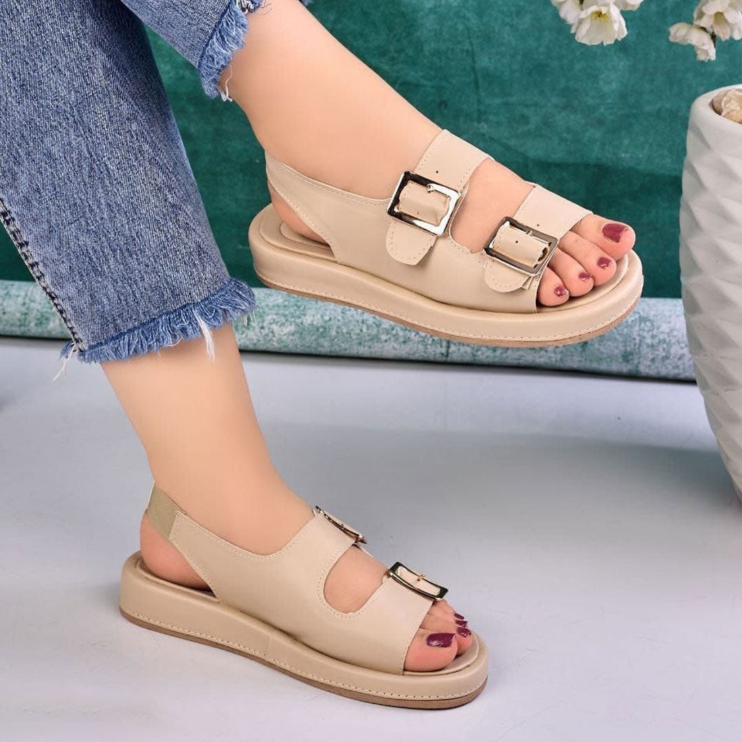 صندل حريمي  👡، تتميز بتصميمها العصري ذو النعل السميك الطبي